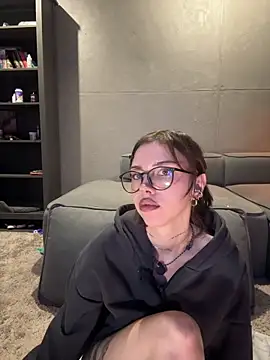 bastet (F young) - add oil on my body( low light