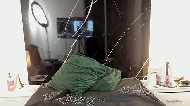 bellaastarlix - BellaaStarlix's free webcam - UK Sex Cams