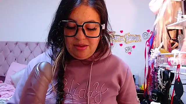 lanaqueen699 - Lanaqueen699's free webcam - UK Sex Cams