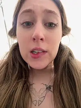 FroggyAnna's live cam