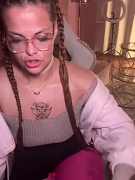 emiliasunx - EmiliaSunx's free webcam - UK Sex Cams