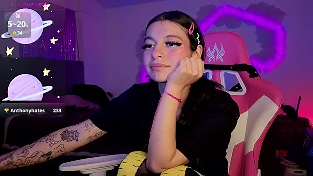 larah_uwu (F young) - Naked x20min