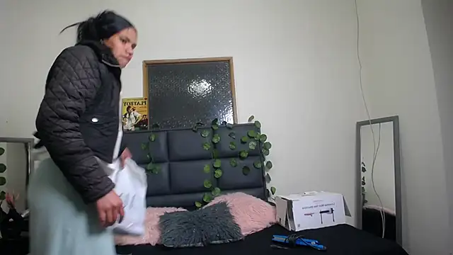 julieta_parker (F teen) - Ass close oiled and twerk