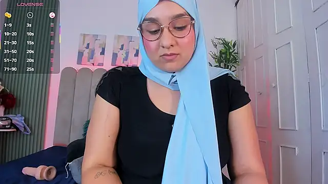 alely_ale (F teen) - 3 finger fuck close up