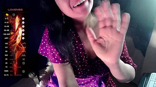 whisperingfire (F milf) - TOPLESS for 3 min