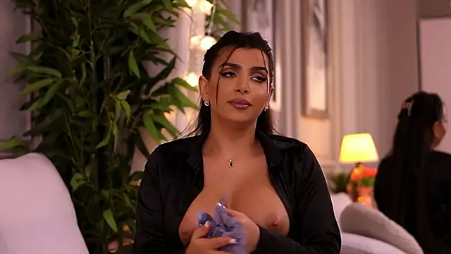 nicolecellini (F young) - touch my kitty (5min lush control)