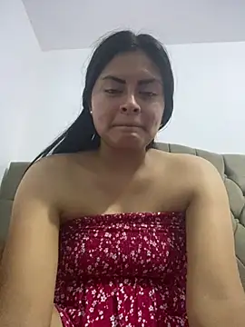 Mikaela43 live sex cam