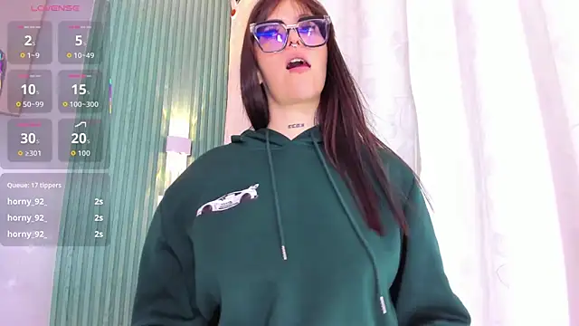 daniella_wildx (F young) - flash tits