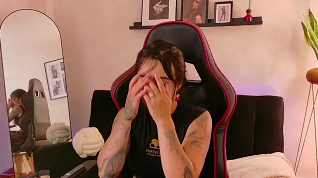 chatting online EmmyEvans1