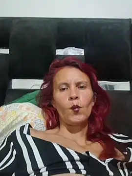 cintia_love (F milf) - Flash ass