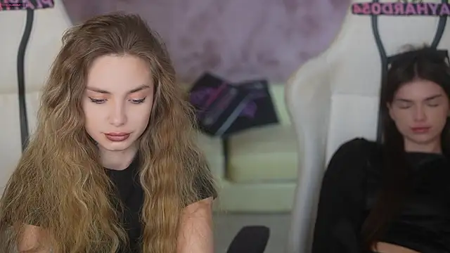 kisasolo (Ask my age) - finger in pussy