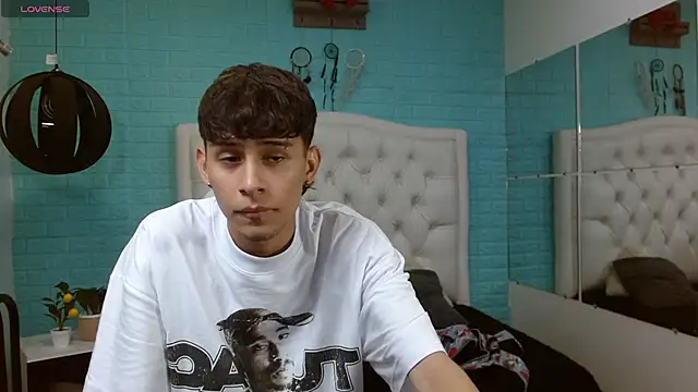 draxblade09 (M twink) - Show oil on my chest