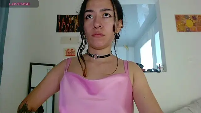 maam_ine - Maam_Ine's free webcam - UK Sex Cams