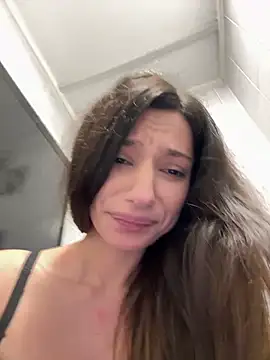 -_MiaQueen_- live cam profile