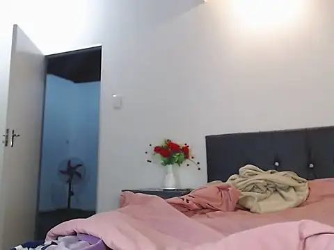 lovelyboobs01 - Lovelyboobs01's free webcam - UK Sex Cams