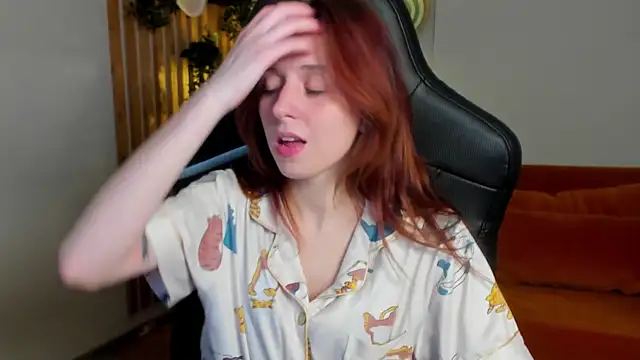 freyavey (F teen) - foot show!