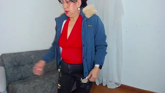 Webcam Model (christy_ant) is live