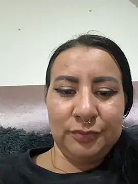 Webcam Model (Abril_Luv) is live