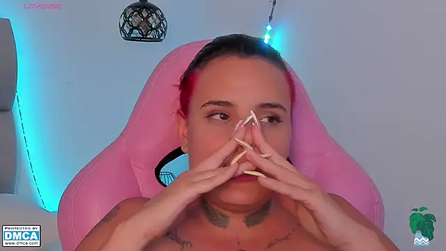 susan-sweet-7 (F young) - show tits