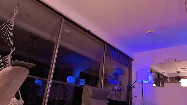 mandi4pole_ (F young) - Finger in ass