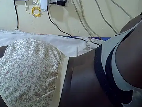 petite_lily2 - Petite_lily2's free webcam - UK Sex Cams