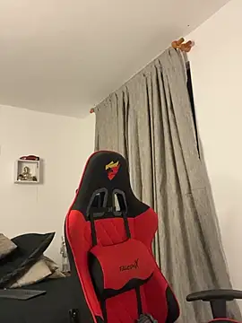 ezzio_scolaro - Ezzio_Scolaro's free webcam - UK Sex Cams