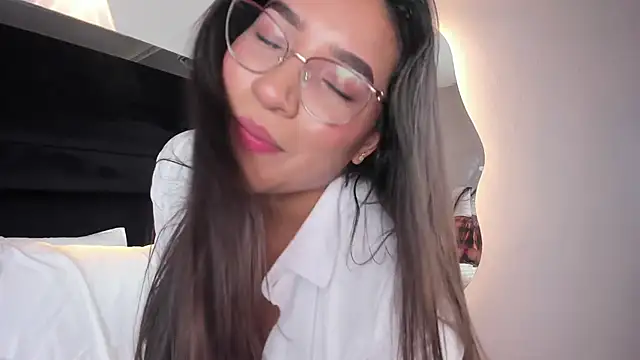 carolinelee_ - CarolineLee_'s free webcam - UK Sex Cams