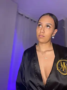 Webcam Model (MiilaBlake) is live