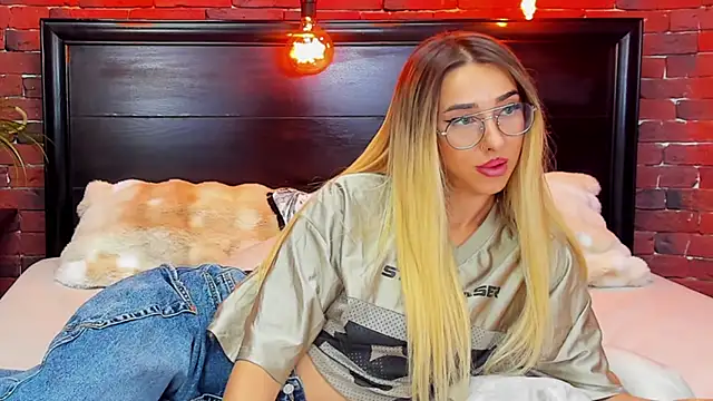 ChristynaRoss webcam