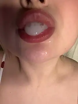 KellyMoors live sex cam