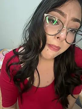 Webcam Model (MileyGia)  is live.Free join now!