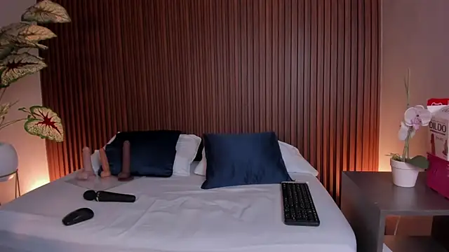 cristina_gallardo (F young) - show ass in doggy