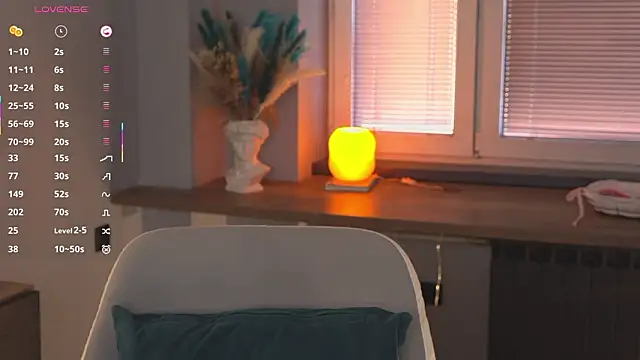 ossiecrews (F teen) - Flash boobies