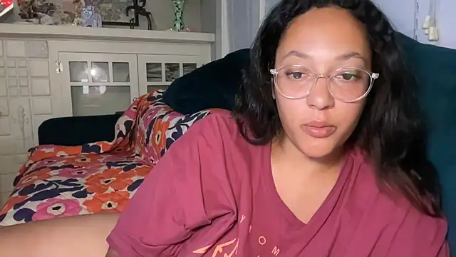 dreamyriri (F young) - strip tease with full pussy spread