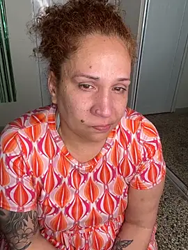 ladycreamypr2 (F milf) - crema en mis nalgas