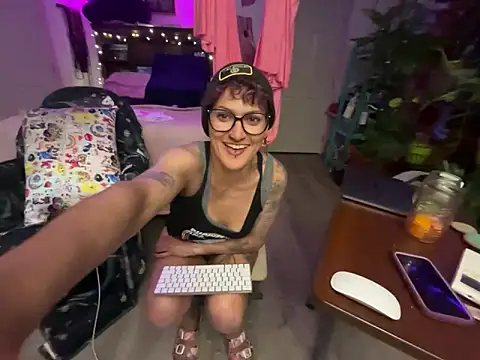 Webcam Model (kinkycanner)  is live.Free join now!