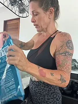 mommyselenafit_ live sex cam