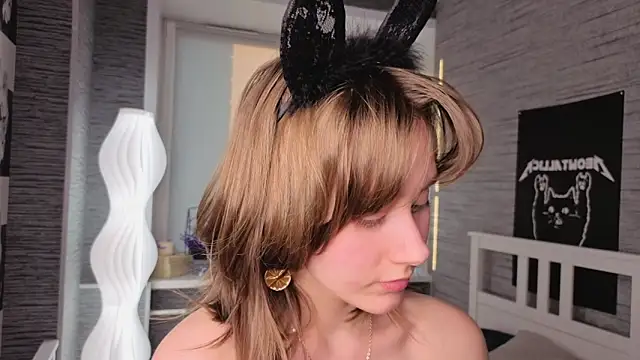 ethalbuffkin (F teen) - Put my hand inside to my panty