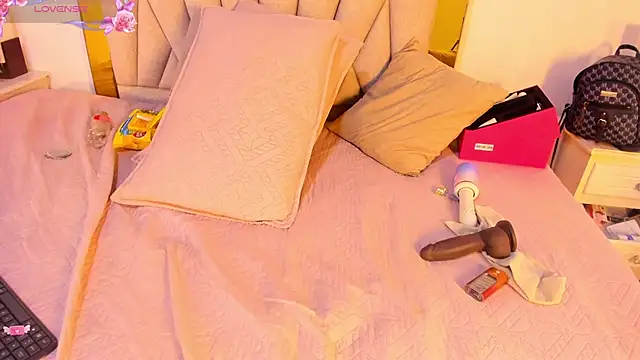 vahiolet_fuentes - Vahiolet_fuentes's free webcam - UK Sex Cams