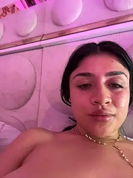 Webcam Model (lucianaroy)  is live.Free join now!