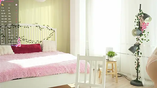 isobelcashin (F teen) - spray water on my boobs + squezze