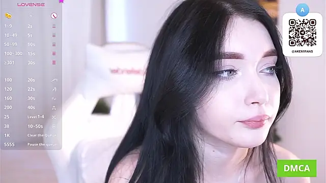 bombaleylo (F teen) - spank my cute peach closeup