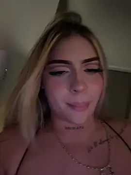 MiaWhitePink_'s live cam