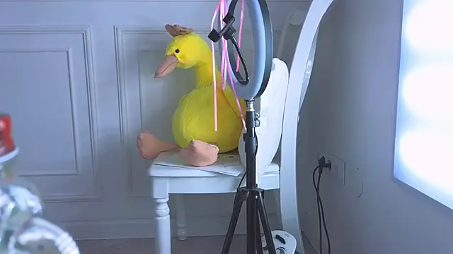 nicolemarani (F young) - ride dildo --