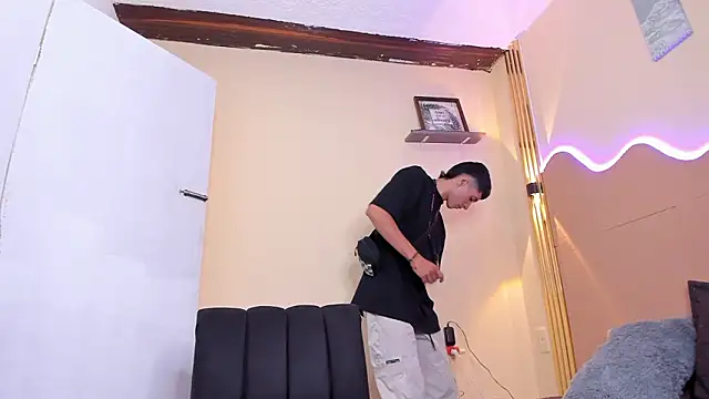 dark_valentino_ (M young) - erect cock 🍆🔥: