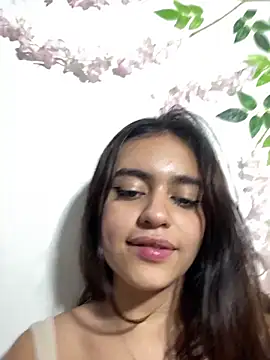 Webcam Model (ALINA_EF)  is live.Free join now!