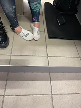 CrazzyChicks live cam profile