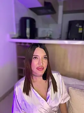 Webcam Model (Bella-taylorr)  is live.Free join now!