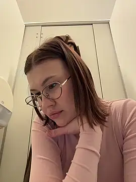 rinacat (F young) - Plug in ass+tease clit💋🍓🥵