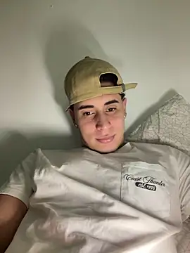 maximuz1920 (M young) - Bañarme en miel.🍯💦🥵.